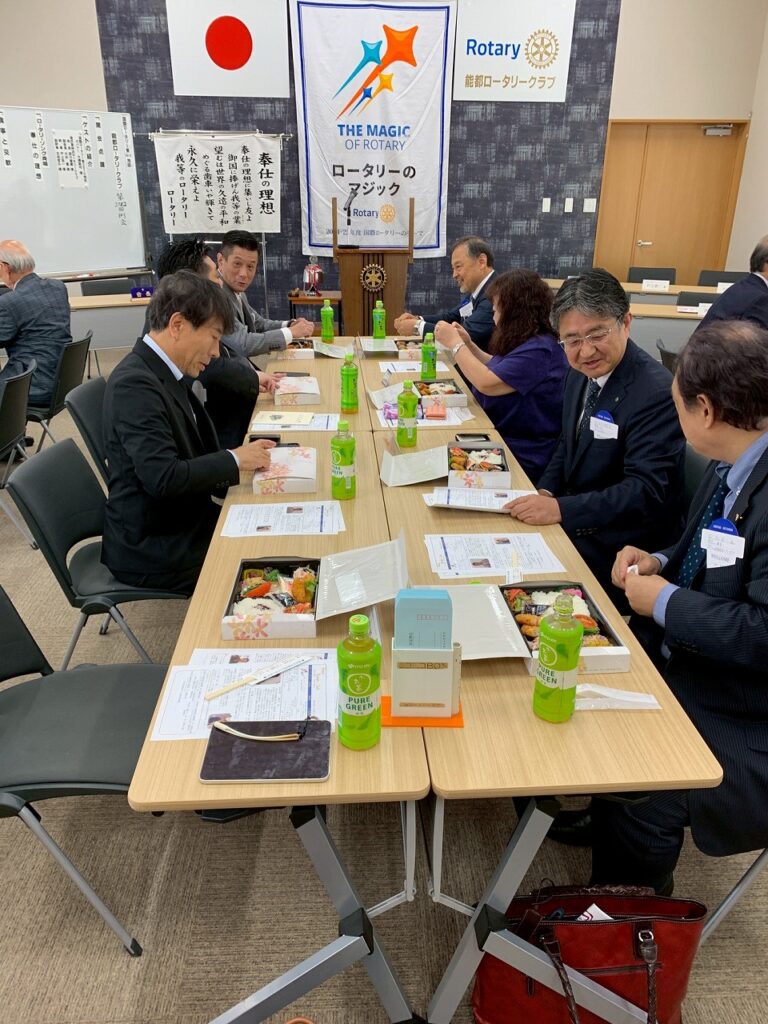 令和7年6月12日　能都ロータリークラブにチャリティーオークション支援金渡し